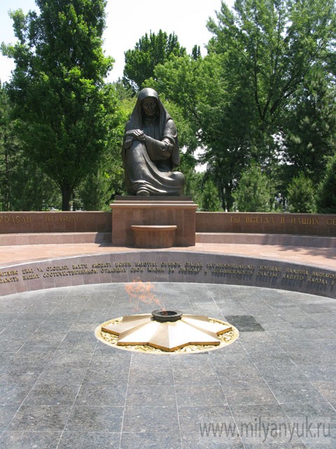 Памятник матерям, чьи сыновья погибли во время Великой отечественной войны